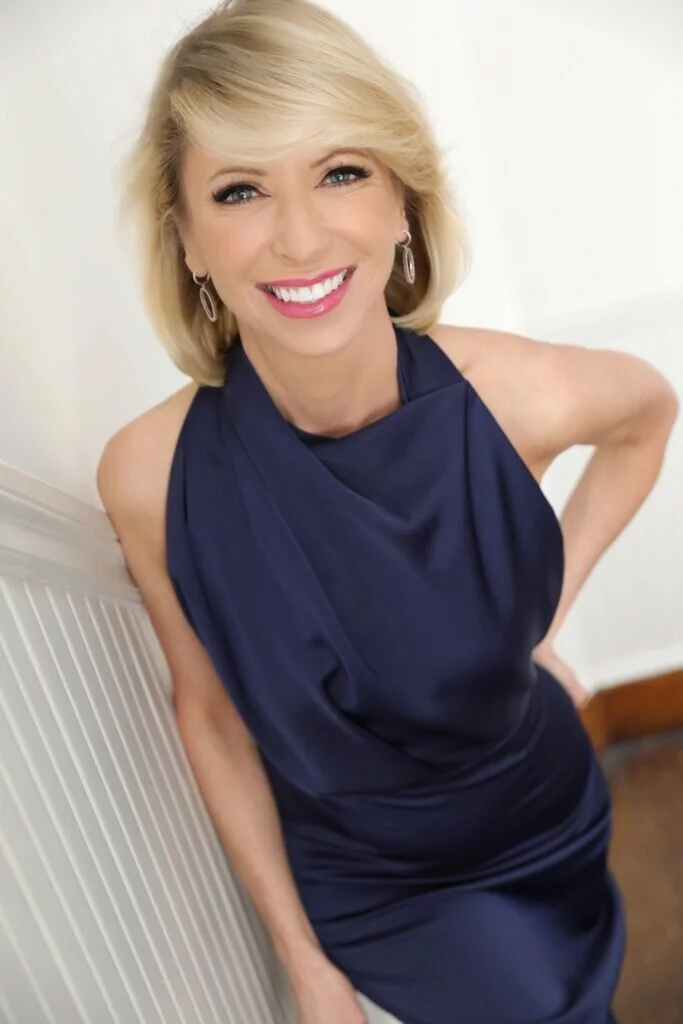  2024/05/Amy-Cuddy-Headshot-4-e1724162805486.jpg 